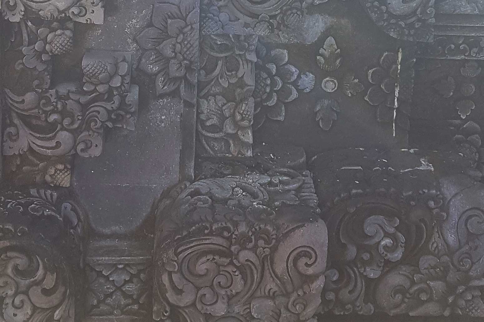 Reliefdetail im Tempel Tirta Empul Bali